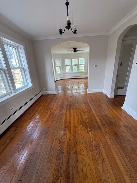 Building Photo - 8538 Saint Louis Ave
