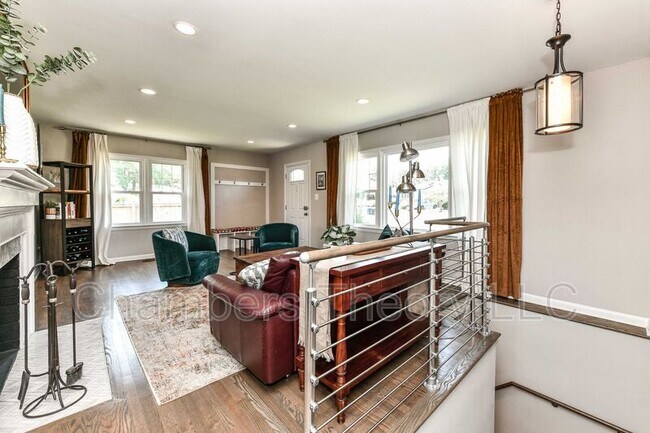 Building Photo - 1015 Woods Pl