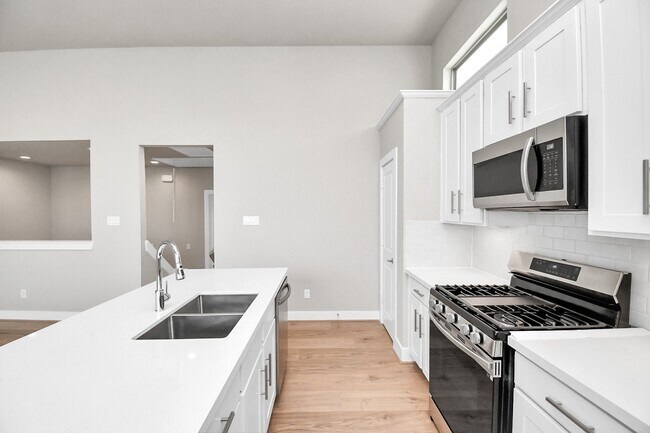 Building Photo - 1105 Olivier Ln