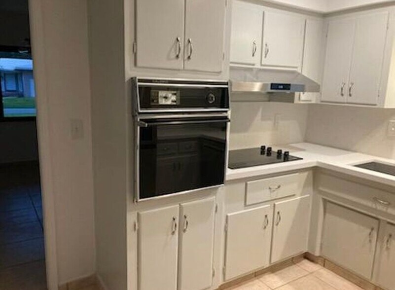 Building Photo - 607 Palermo Ave