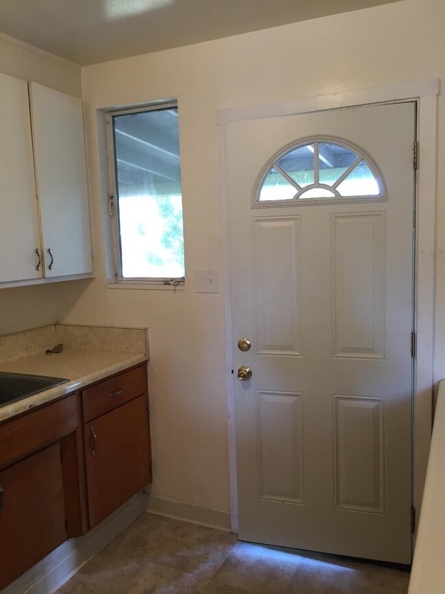 Building Photo - 916 Fair Ave