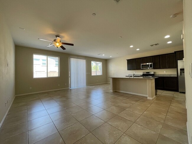 Building Photo - 4 BED 2.5 BATH 2 CAR GARAGE SINGLE FAMILY ...