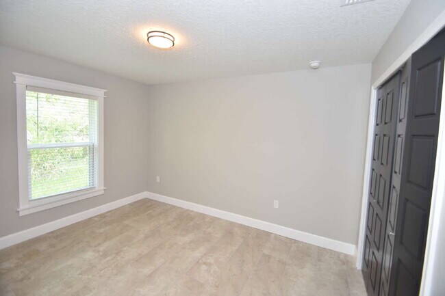 Building Photo - 86 Laramie Dr