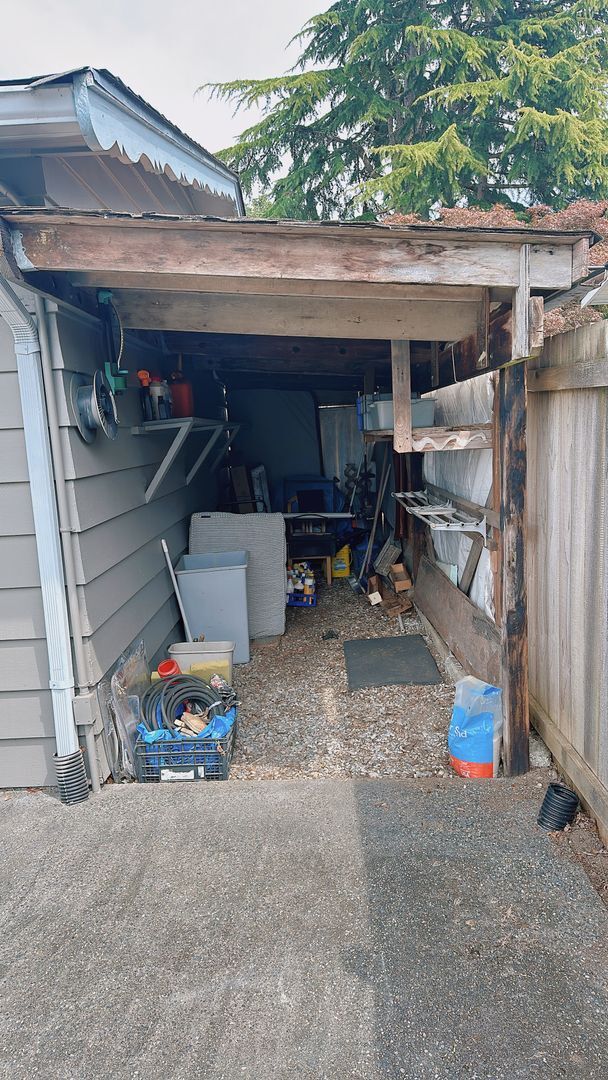 Building Photo - Available late August: this spacious 3brm/2 bath rambler near Whatcom Falls Park