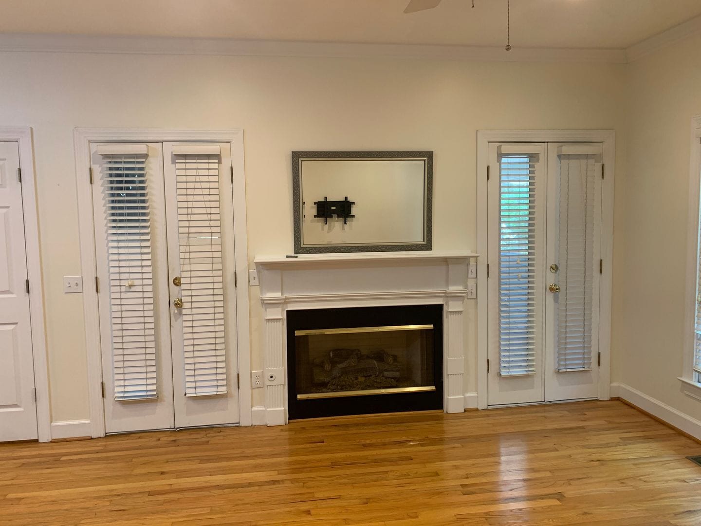 Building Photo - Spacious Townhome close to downtown Auburn...