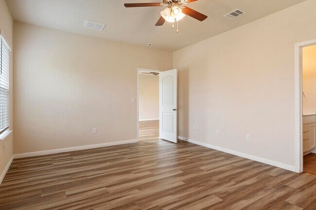 Building Photo - Gorgeous 4-bedroom home!