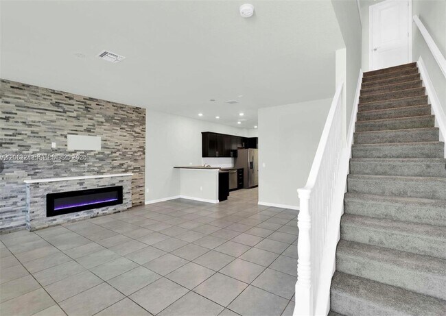 Building Photo - 1240 Eucalyptus Dr