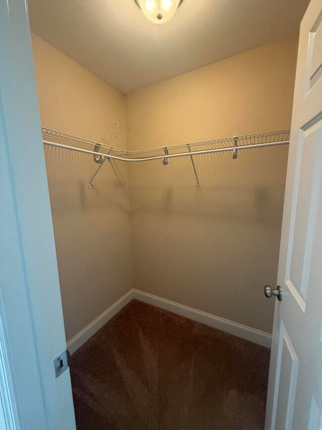 Building Photo - 2850 Foxcroft Cir