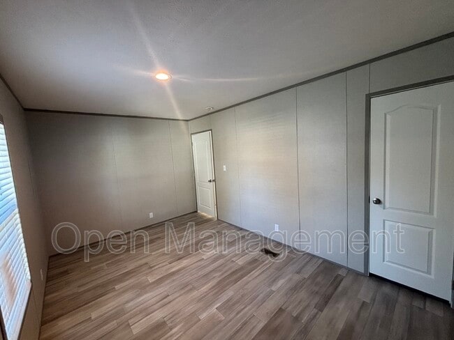 Building Photo - 356 Bayhead Dr