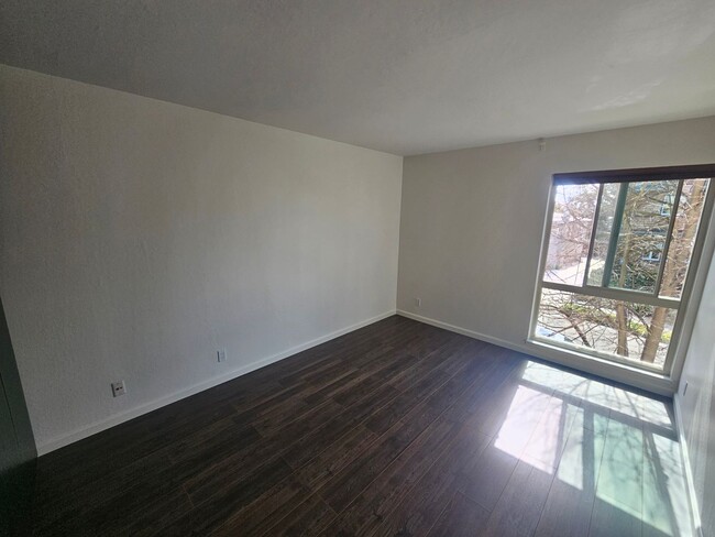 Building Photo - Cozy 2 Bedroom Condo Looking Near Piedmont...