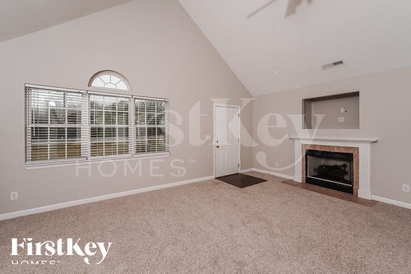 Building Photo - 400 Crooked Creek Ln