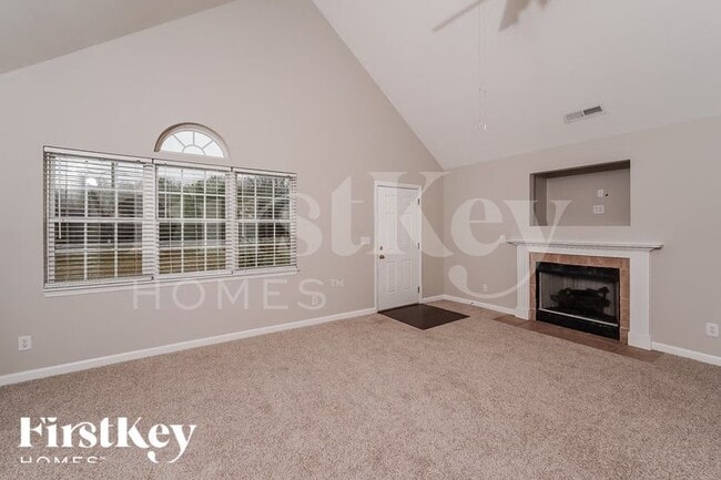 Building Photo - 400 Crooked Creek Ln