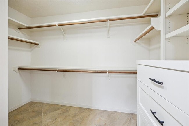 Building Photo - 318 W Fair Harbor Ln