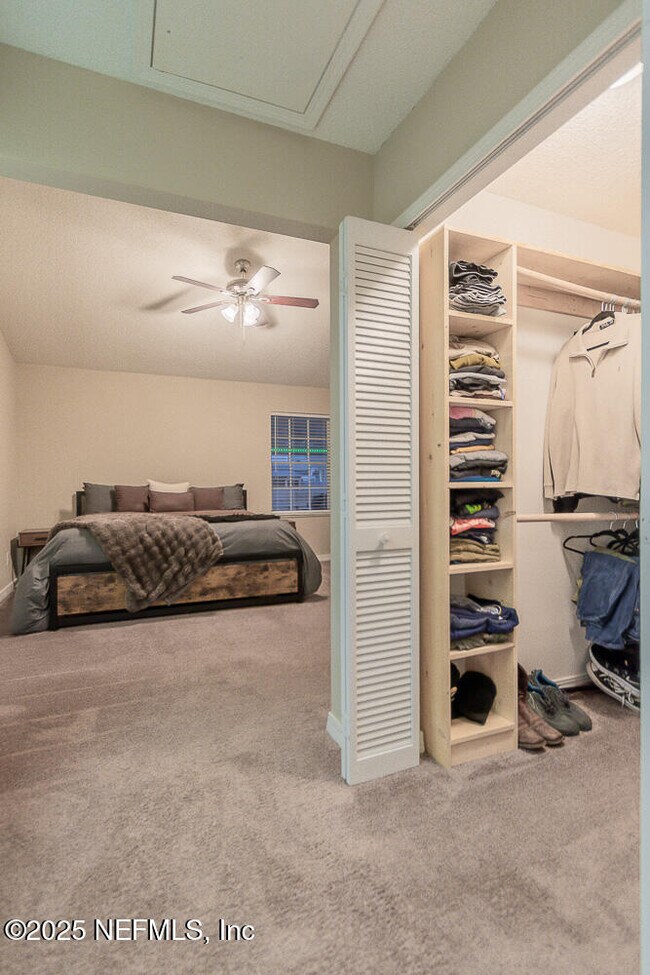 Building Photo - 11060 Wandering Oaks Dr