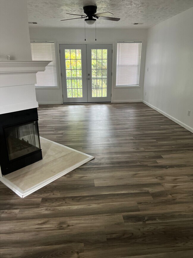 Building Photo - 6724 Willowbrook Dr