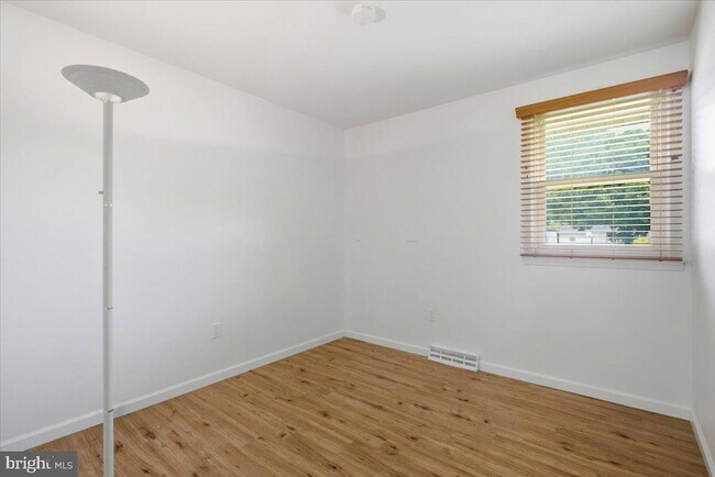 Building Photo - 1447 Knight Ave