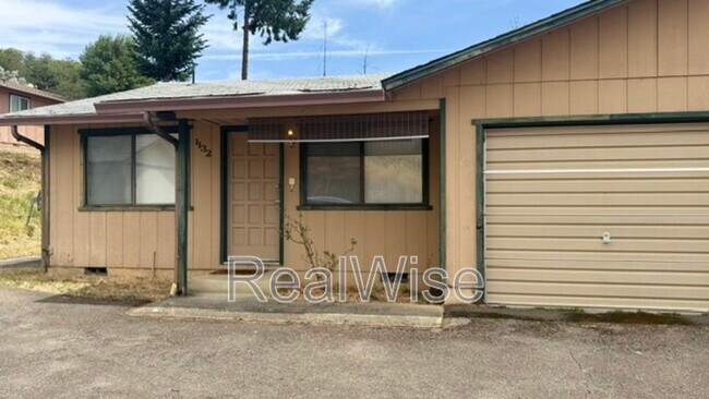 Building Photo - 1132 NE Barager Ave