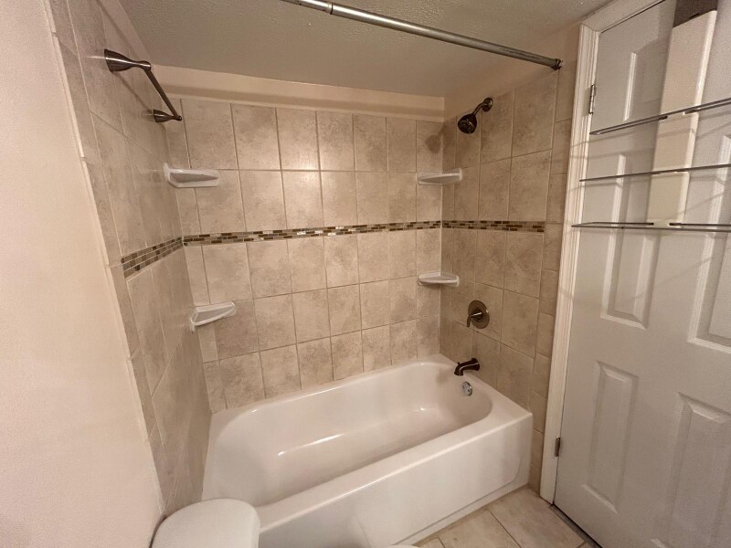 Building Photo - 6001 Majors Ln