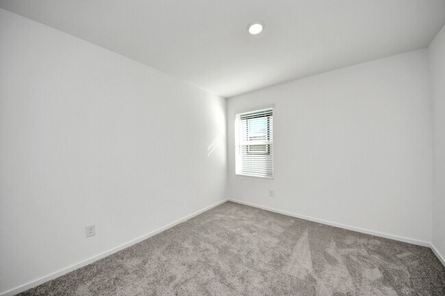 Building Photo - 5846 Majestic Sky Dr