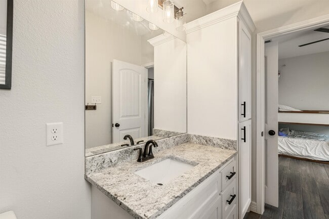 Building Photo - 423 Pitaya Ln
