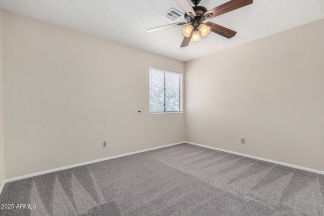 Building Photo - 10023 W Sells Dr