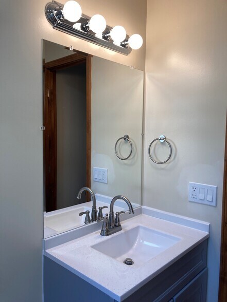 Building Photo - 30 Mansfield Dr
