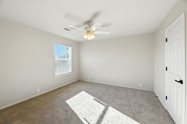 Building Photo - 3933 Brook Hollow Dr