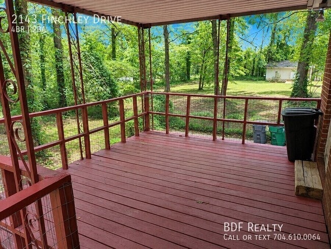 Building Photo - 2143 Finchley Dr