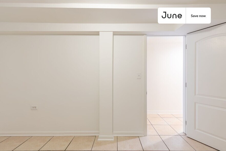 Building Photo - 1841 N Mozart St