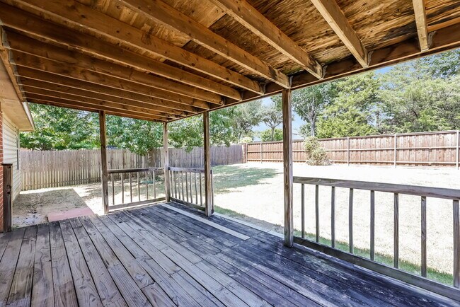 Building Photo - 3617 Clydesdale Dr