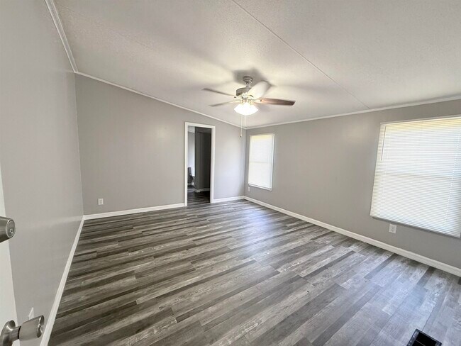Building Photo - 5050 Box Wood Ct