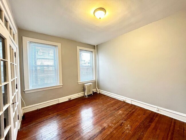 Building Photo - 307 Dolphin St