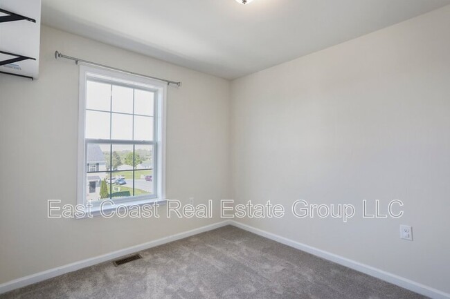 Building Photo - 15 Britania Ct