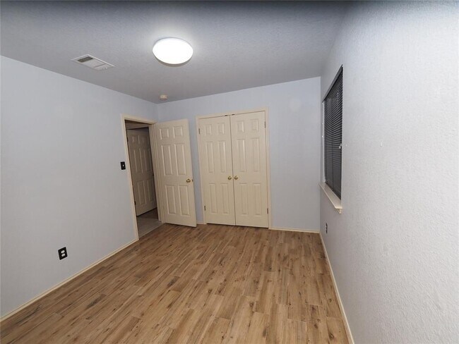 Building Photo - 1161 Kentra Dr