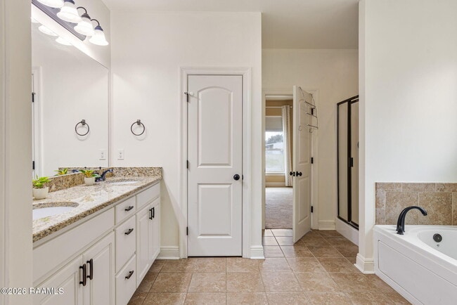 Building Photo - 225 Woodhaven Rd