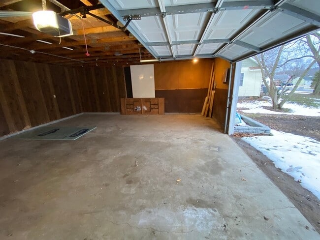 Building Photo - 739 Wellington Ave