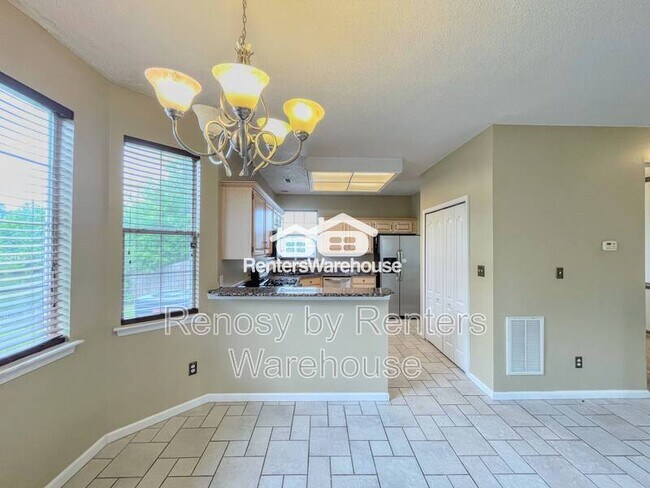 Building Photo - 601 Whisper Walk