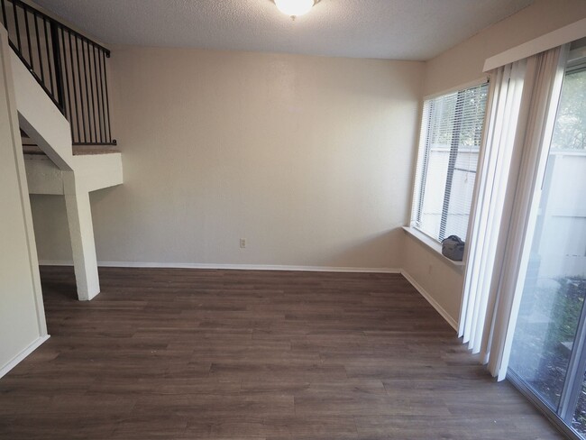 Building Photo - Amazing Austin 3 bedroom condo!