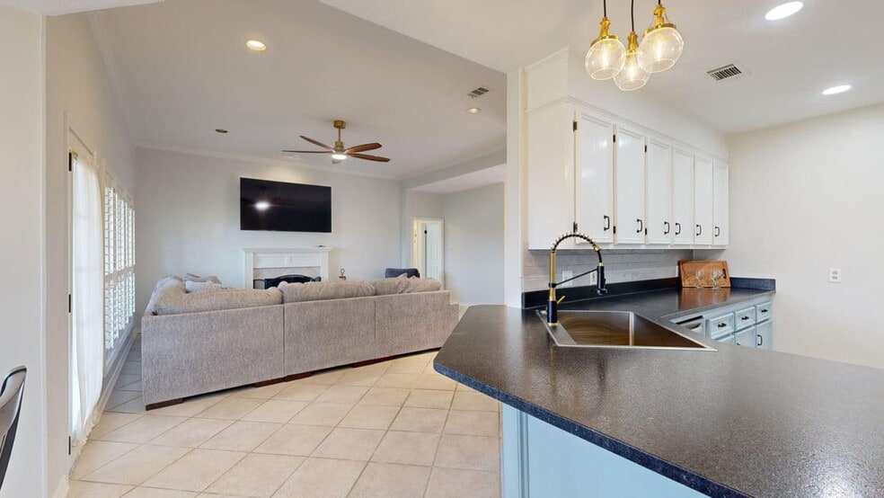 Building Photo - 1803 Fernhaven Cir