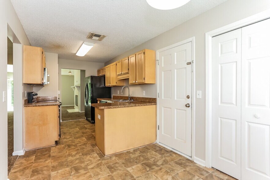 Building Photo - 1596 Trotters Bend Trail