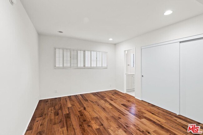Building Photo - 853 Le Doux Rd