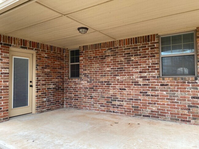Building Photo - Gorgeous 3 Bed, 2.5 Bath in Surrey Hills