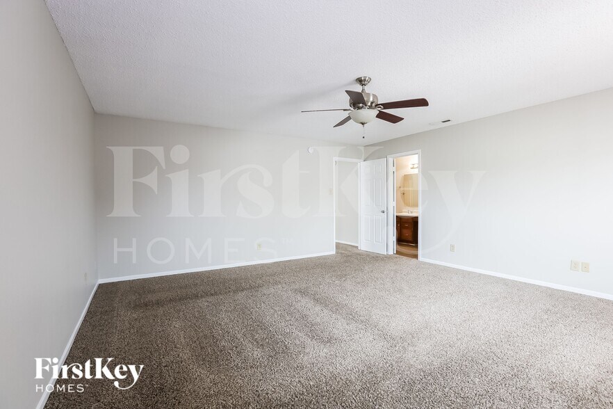 Building Photo - 12851 Old Glory Dr