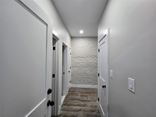 Building Photo - 145 Jericho Tpke