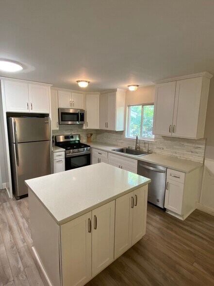 Building Photo - 5466 Florida Dr
