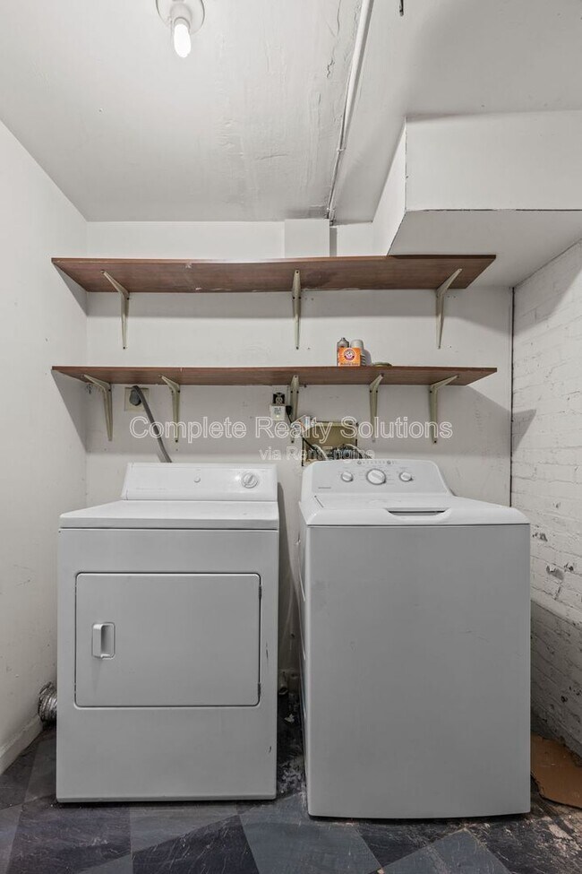 Building Photo - 2221-2223-2223 Rutger St