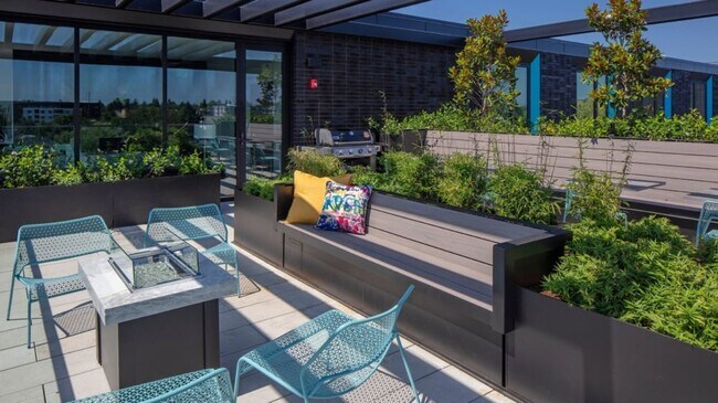 Building Photo - 4030 N Williams Ave