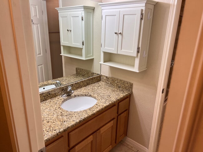 Building Photo - 1500 East Side Dr