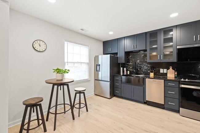 Building Photo - Newly Remodeled Townhome in Fourth Ward – ...