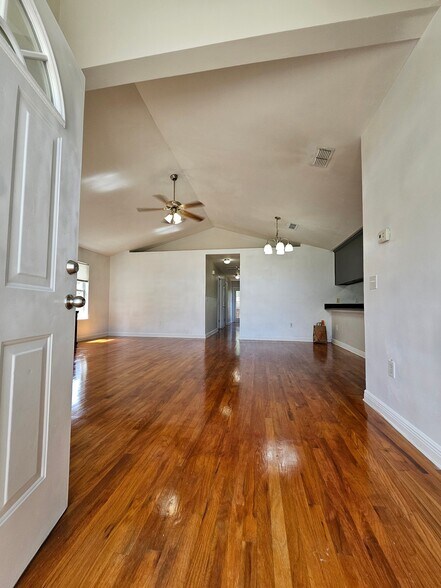 Building Photo - 3316 Golden Rain Dr